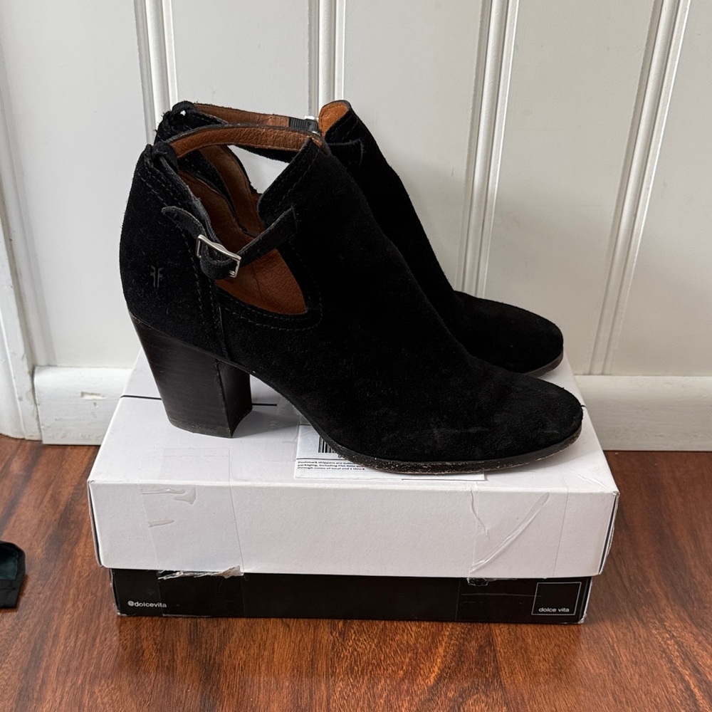 Frye Meghan Black Suede Ankle Booties Size 9